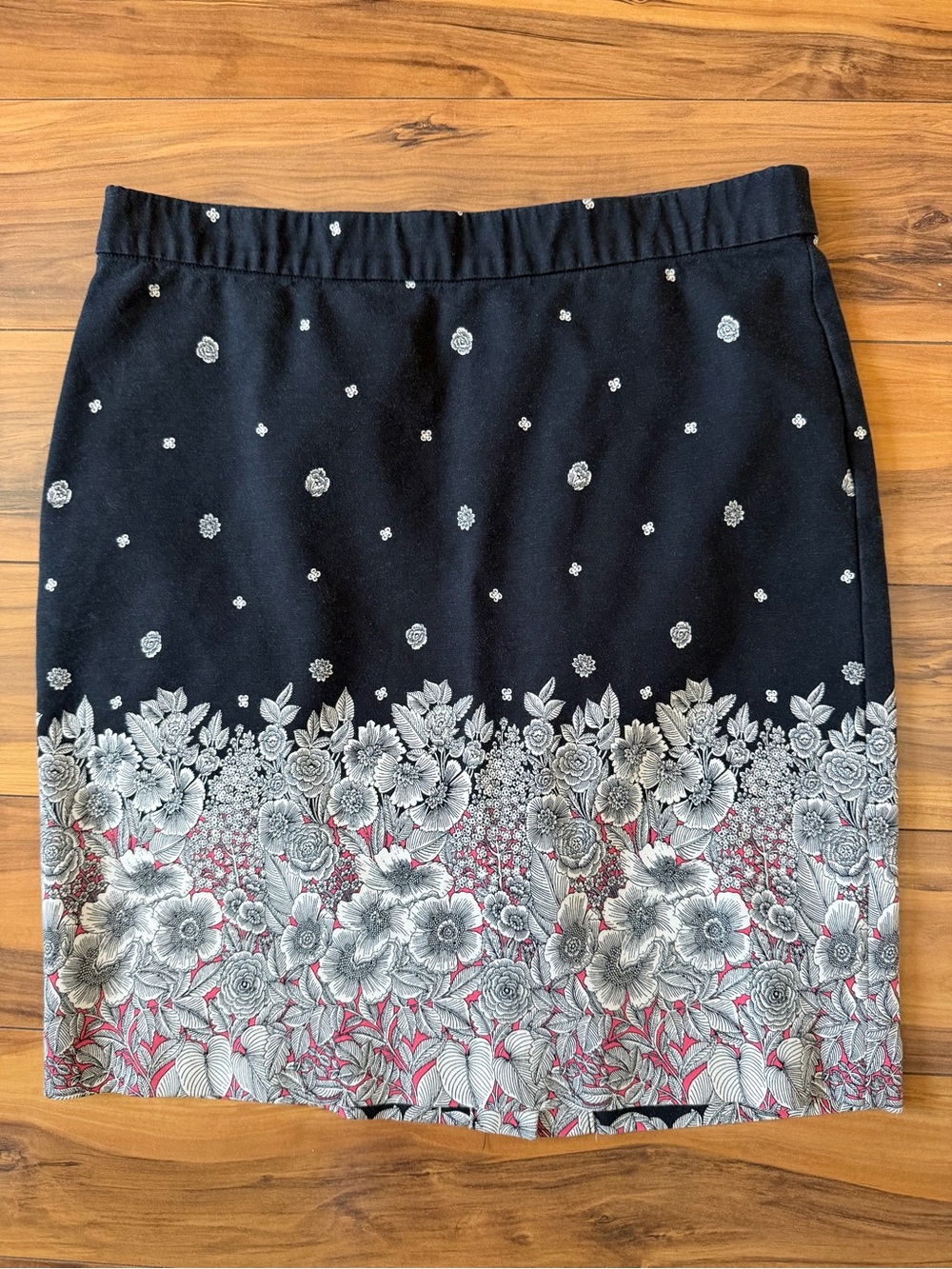 J. Jill Black Floral Border Pencil Skirt